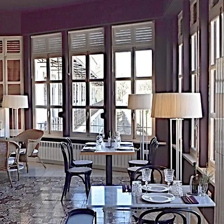 Hotel La Castellana - Y Desayuno 2*