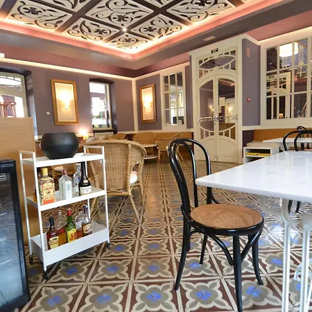 Hotel La Castellana - Y Desayuno Benassal
