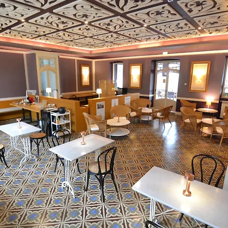 Hotel La Castellana - Y Desayuno 2*
