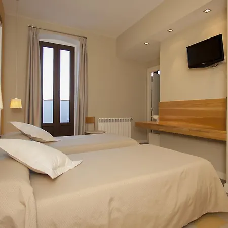 Hotel La Castellana - Y Desayuno