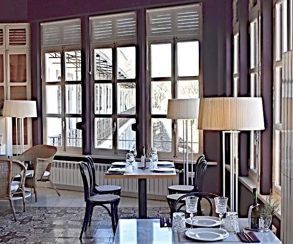 Hotel La Castellana - Y Desayuno 2*